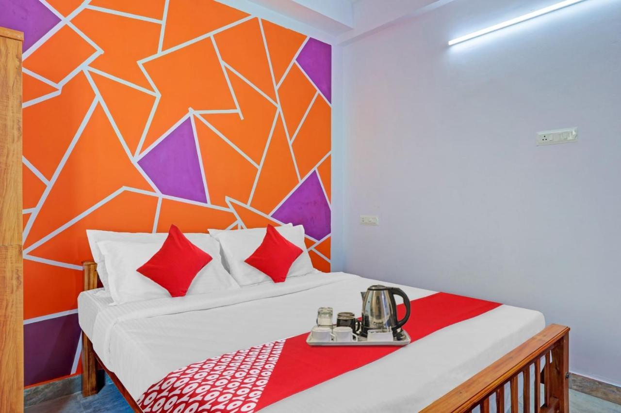 Super Hotel O Bevis Kazhakuttam Bagian luar foto