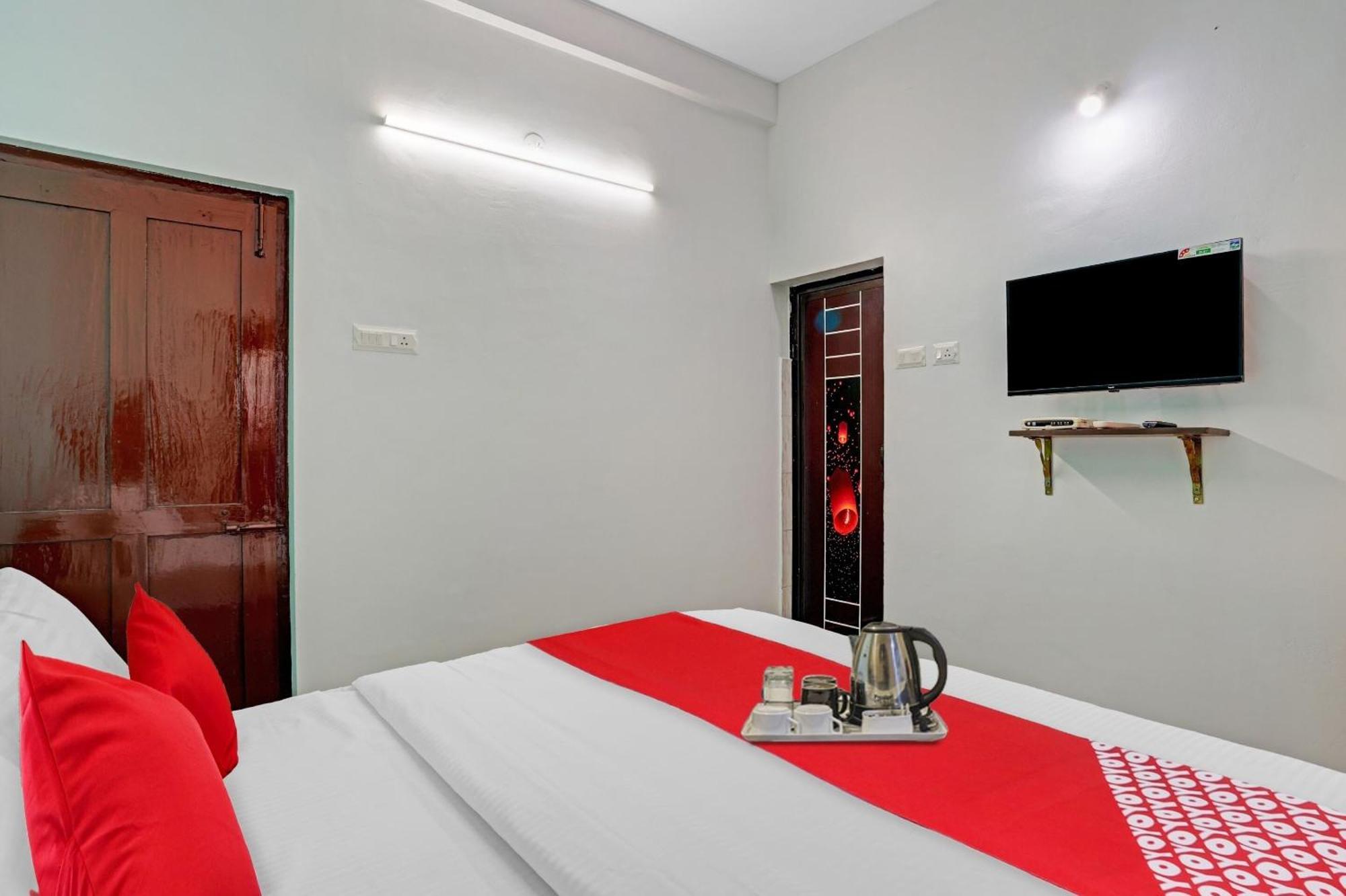 Super Hotel O Bevis Kazhakuttam Bagian luar foto